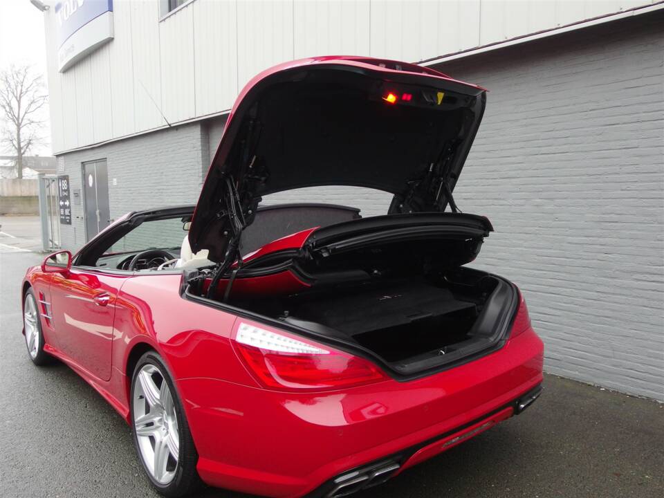 Image 59/99 of Mercedes-Benz SL 63 AMG (2012)