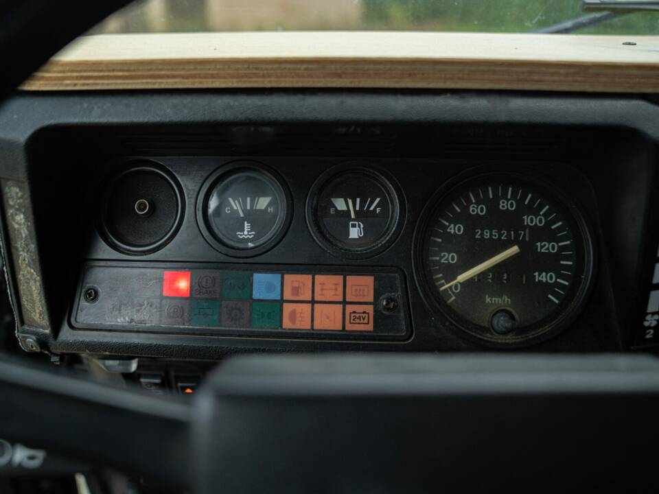 Bild 45/50 von Land Rover 90 (1985)