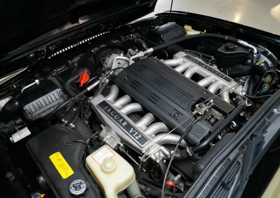 Image 45/47 of Jaguar XJ12 6.0 (1994)