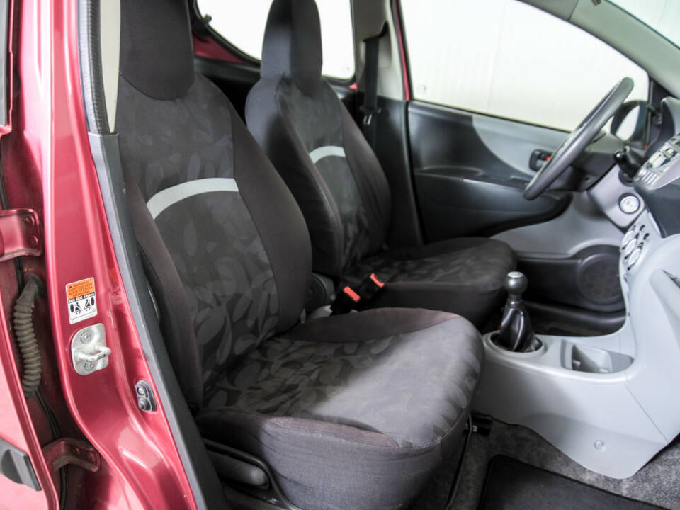 Image 24/48 of Suzuki Alto (2010)
