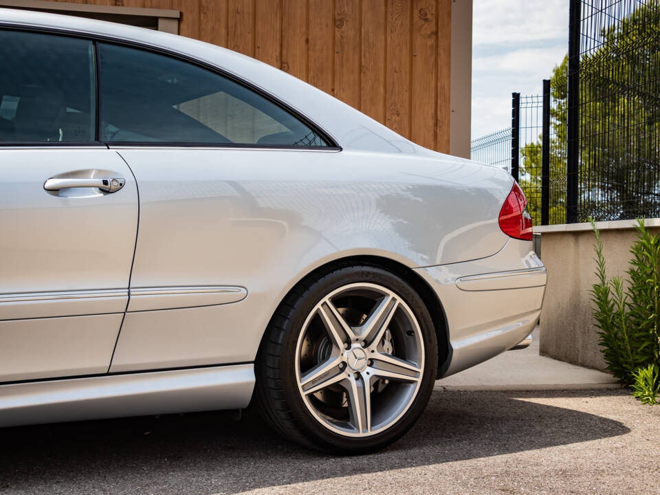 Image 7/50 of Mercedes-Benz CLK 63 AMG (2007)