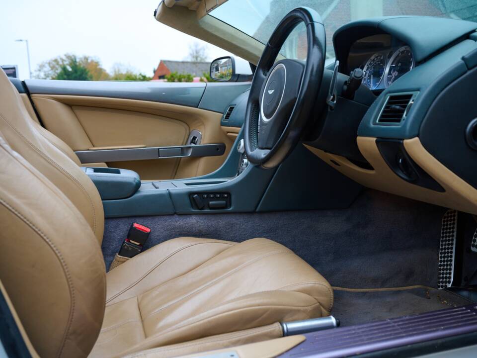 Image 23/50 of Aston Martin DB 9 Volante (2009)