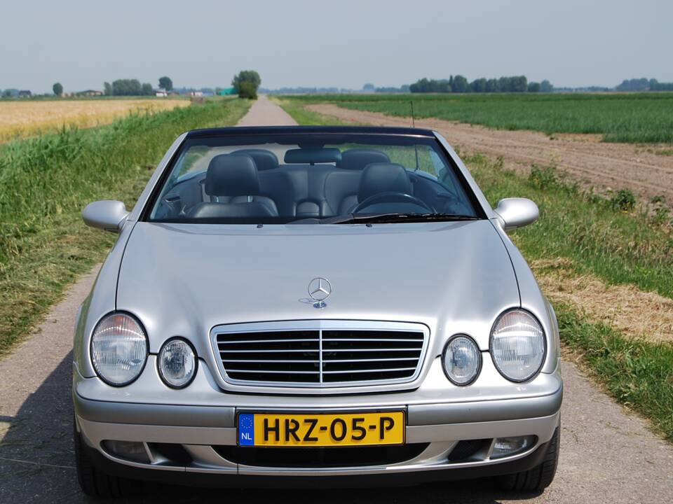 Image 4/46 of Mercedes-Benz CLK 200 (1999)
