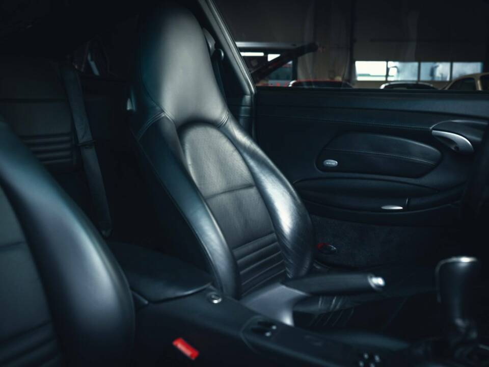Bild 14/15 von Porsche 911 Carrera 4S (2003)