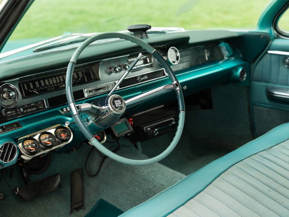 Image 11/48 of Cadillac Coupe DeVille (1962)