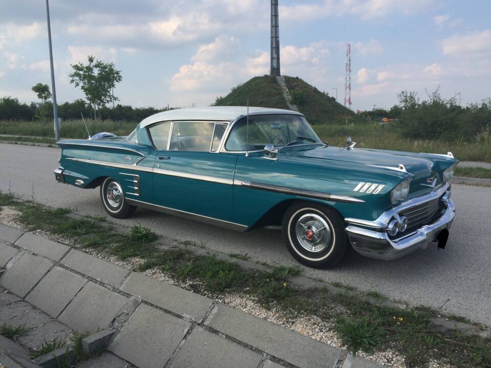 Image 7/13 of Chevrolet Impala Sport Coupe (1958)