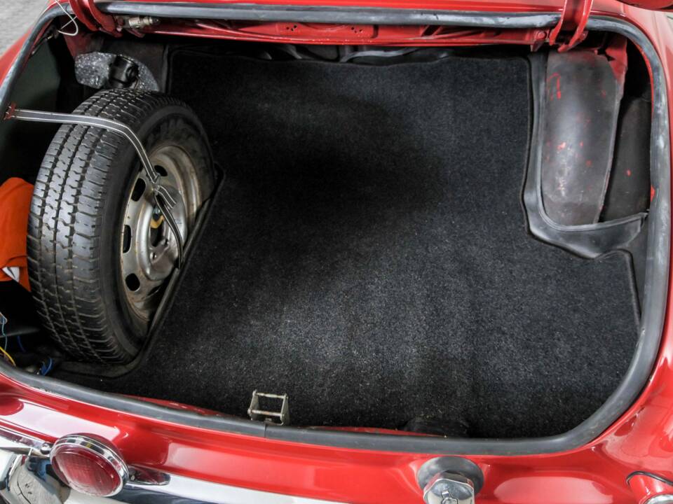 Image 47/50 of Volvo P 123 GT (1968)