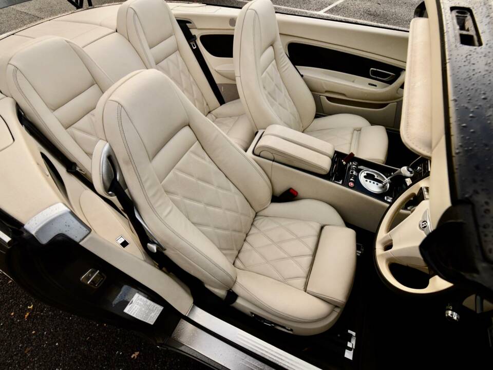 Image 22/50 of Bentley Continental GTC (2011)