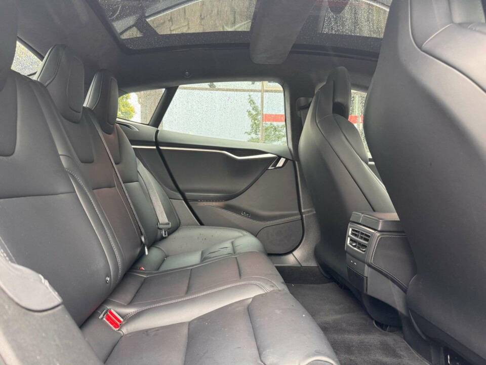 Bild 16/18 von Tesla Model S 100D (2018)