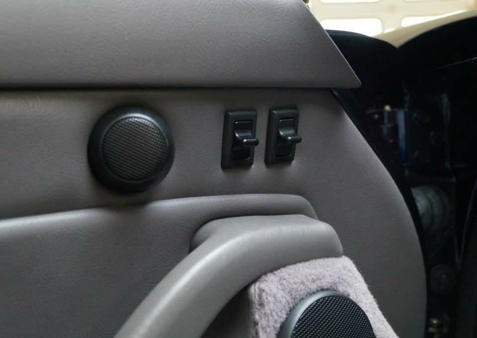 Image 16/50 of Porsche 911 Carrera (1995)