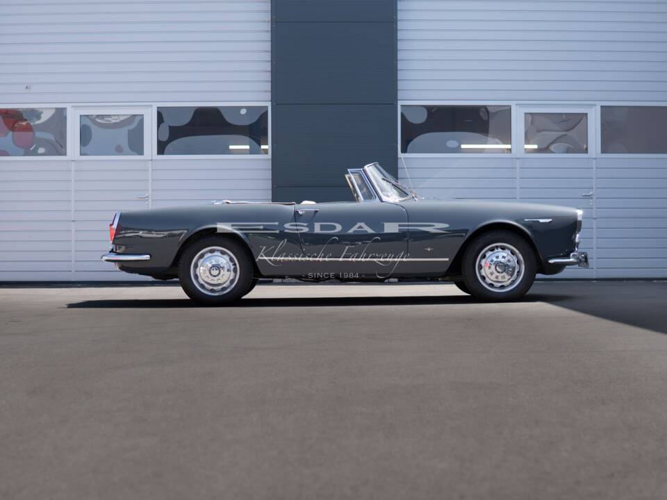 Image 3/31 of Alfa Romeo 2600 Spider (1963)