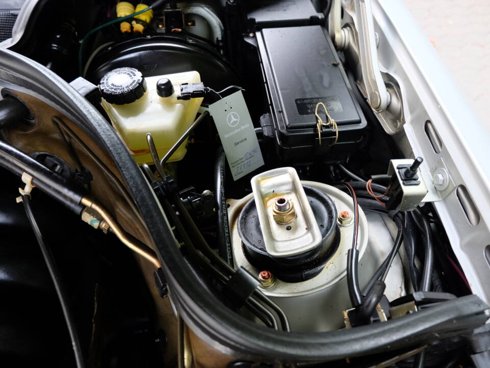 Image 72/75 of Mercedes-Benz E 280 T (1994)