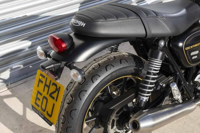 Immagine 13/42 di Triumph Street Twin Bonneville (2021)