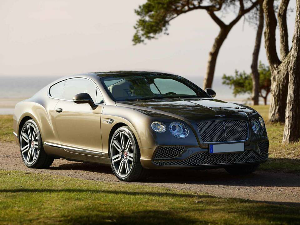 Image 16/28 of Bentley Continental GT V8 (2016)