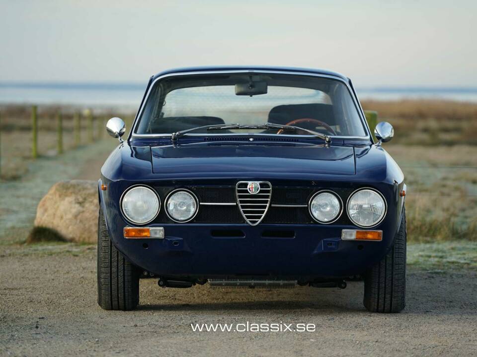 Bild 4/21 von Alfa Romeo 1750 GT Veloce (1972)