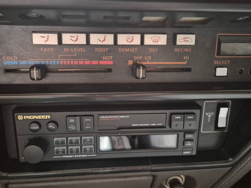 Bild 53/70 von Nissan 300 ZX (1984)