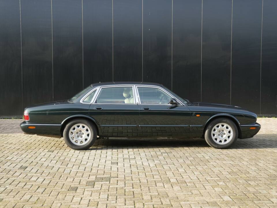 Image 30/30 of Jaguar XJ6 3.2 Sovereign (1997)