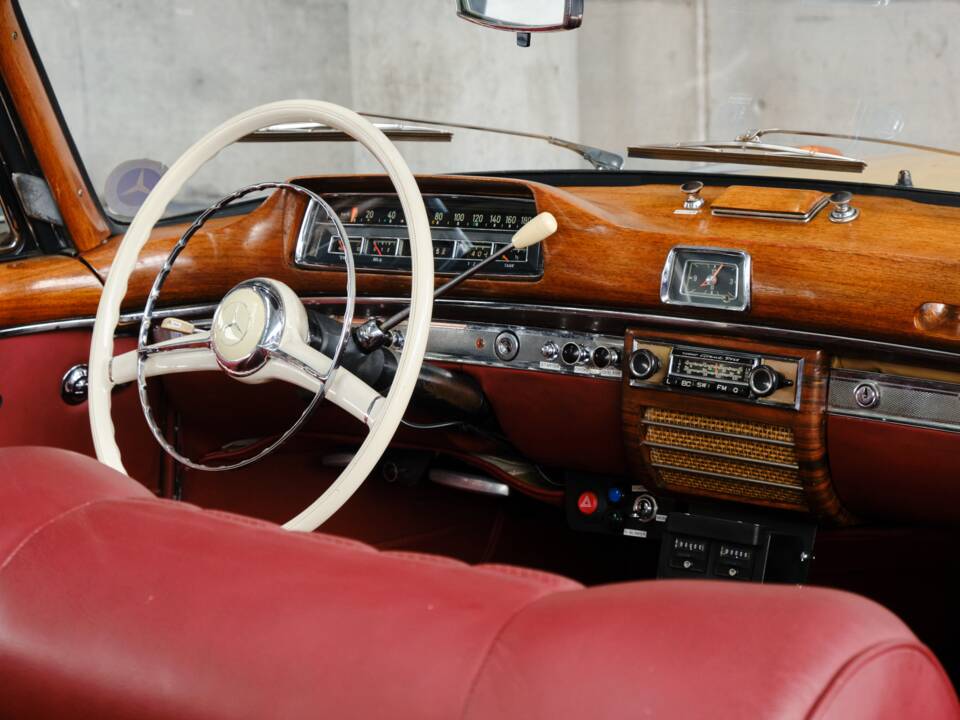 Immagine 44/50 di Mercedes-Benz 220 S Cabriolet (1958)