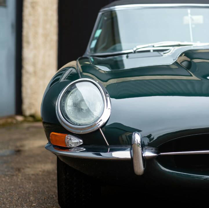 Image 10/48 de Jaguar Type E 4.2 (1965)