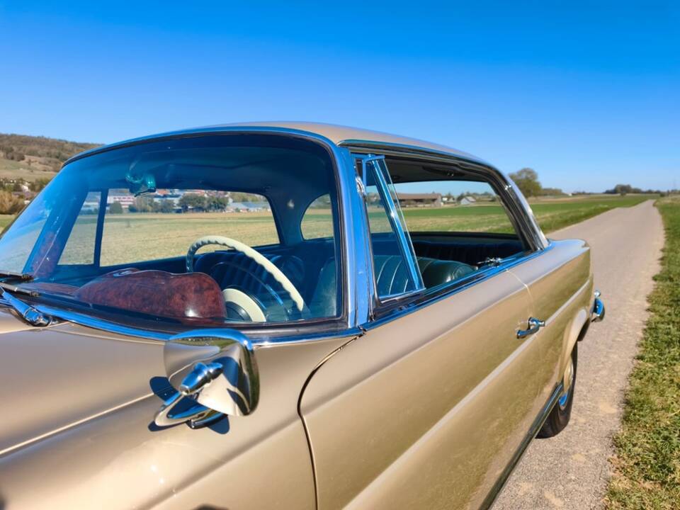 Afbeelding 22/30 van Mercedes-Benz 220 SE b (1961)