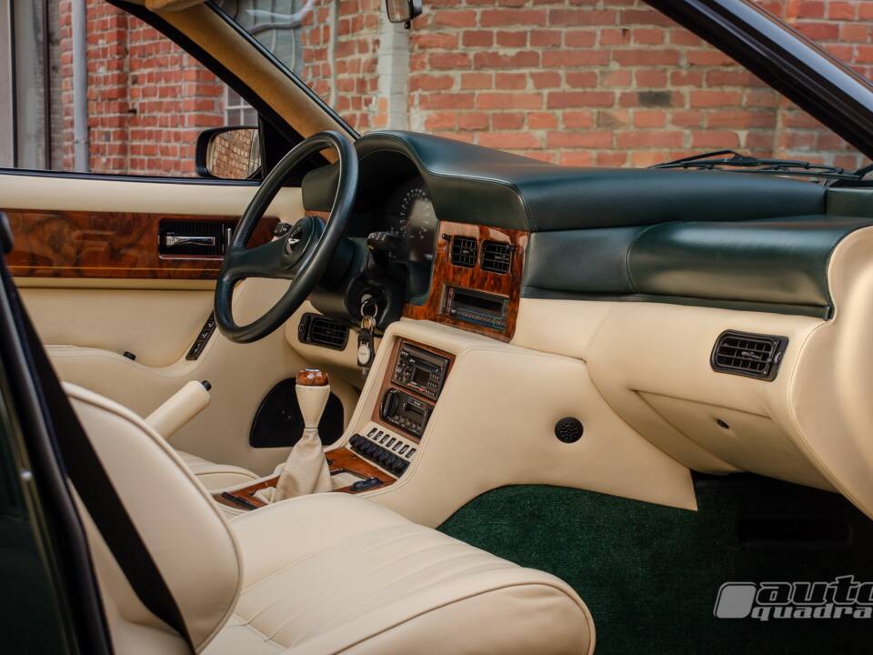 Immagine 11/17 di Aston Martin Virage Volante (1992)