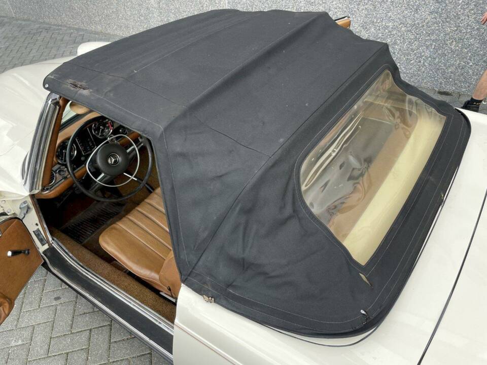 Image 12/36 of Mercedes-Benz 280 SL (1969)