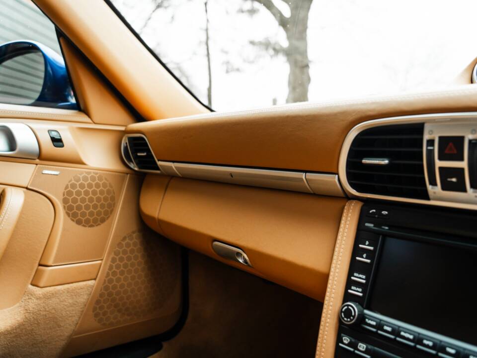 Bild 22/51 von Porsche 911 Carrera 4 GTS (2011)