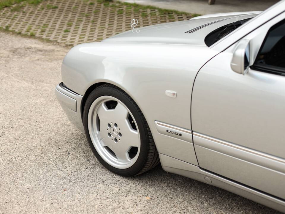 Image 25/98 de Mercedes-Benz E 50 AMG (1996)