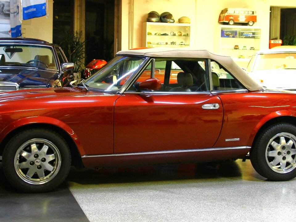 Immagine 4/27 di FIAT Dino Spider (1987)