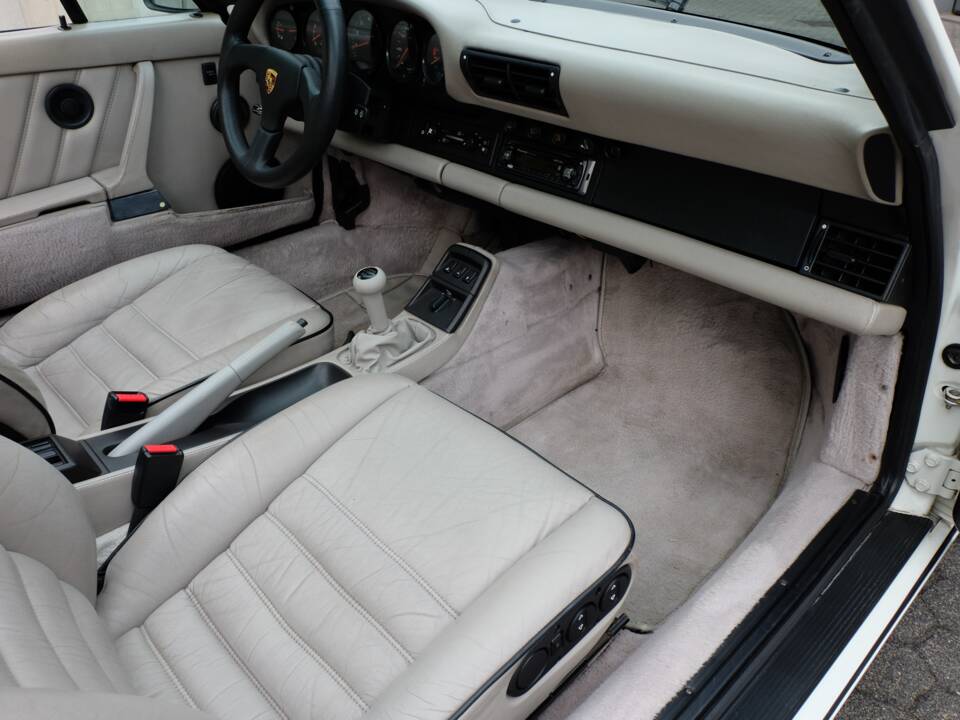 Image 35/60 de Porsche 911 Carrera 2 (1991)