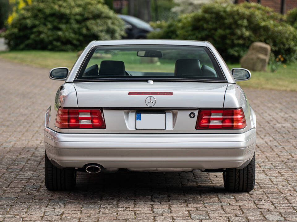 Immagine 18/38 di Mercedes-Benz SL 500 (2000)