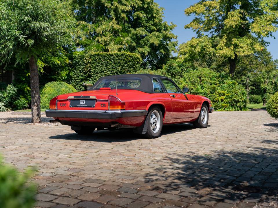 Image 20/35 of Jaguar XJ-SC 5.3 (1987)