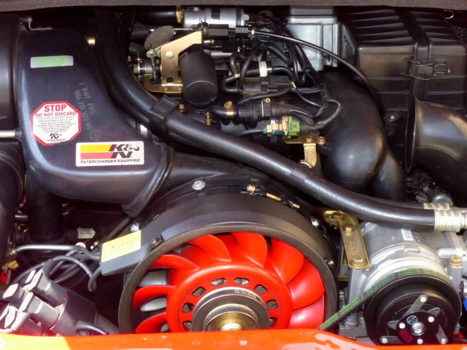 Image 17/30 of Porsche 911 Carrera 2 (1992)