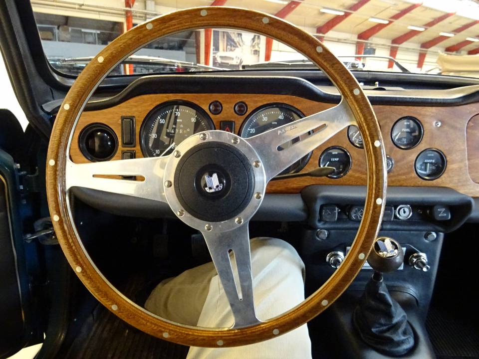 Image 27/46 of Triumph TR 250 (1968)