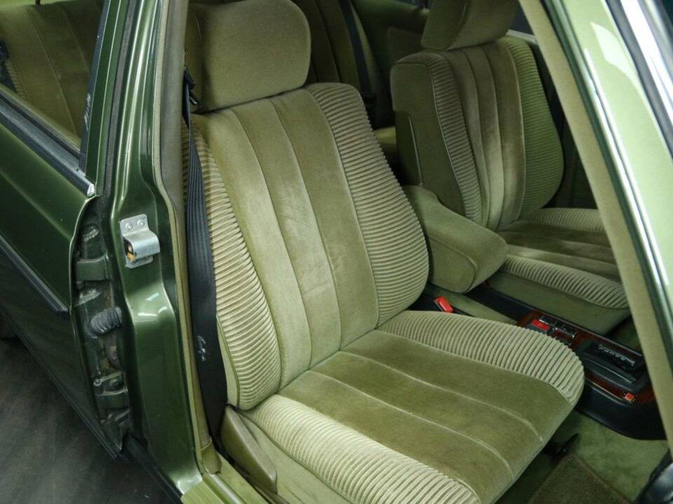 Bild 31/50 von Mercedes-Benz 300 D (1981)