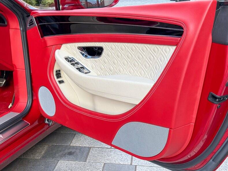 Image 35/44 of Bentley Continental GT V8 (2020)