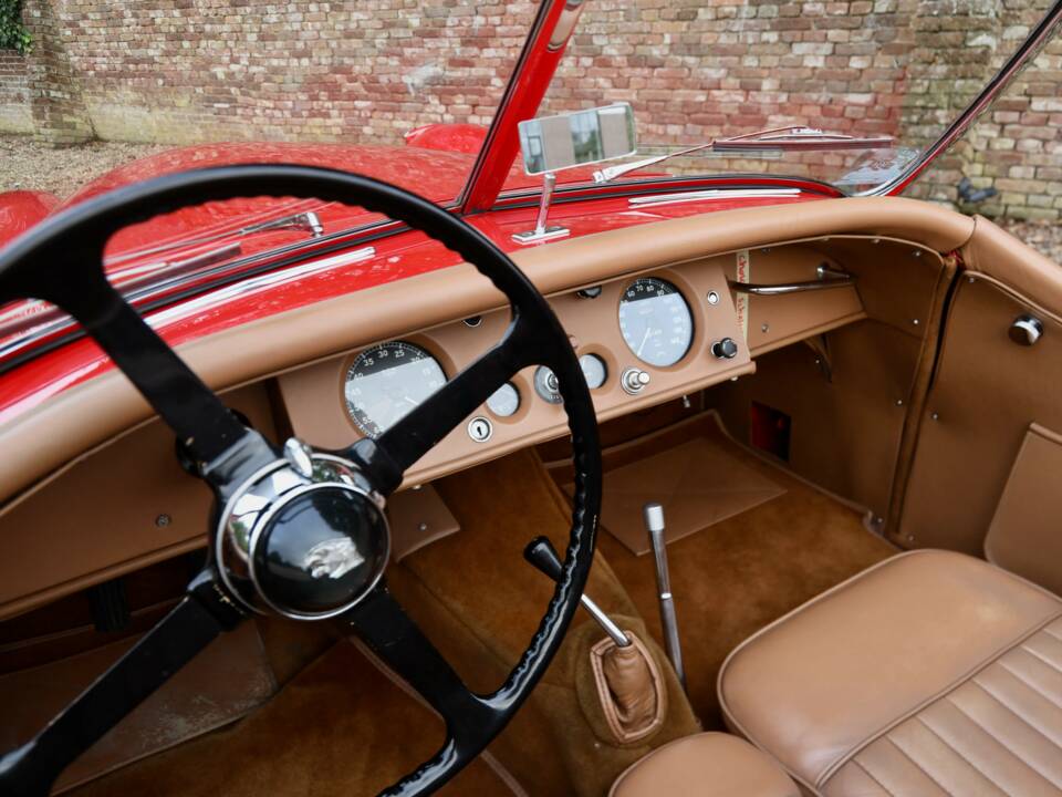 Image 24/50 of Jaguar XK 120 SE OTS (1954)