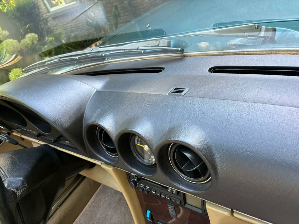 Image 13/30 of Mercedes-Benz 560 SL (1988)