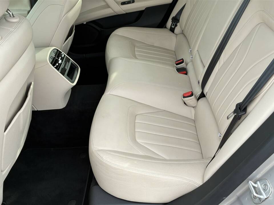 Image 37/54 of Maserati Quattroporte GTS (2015)