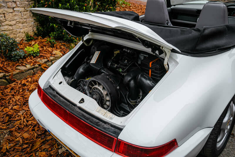 Image 3/38 of Porsche 911 Carrera 4 (1991)