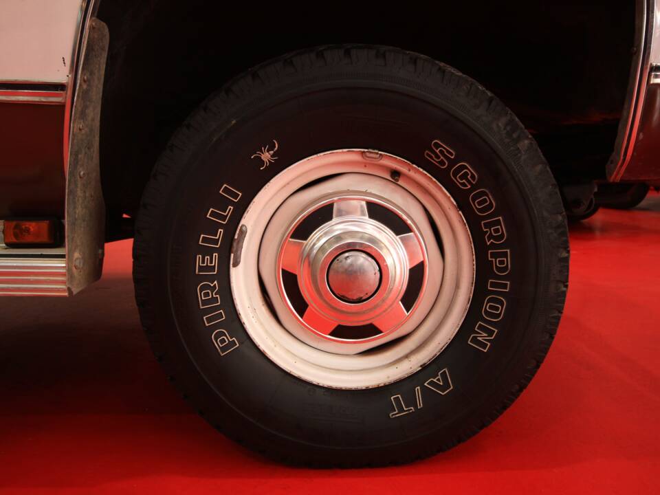 Bild 13/17 von GMC Suburban Sierra (1979)