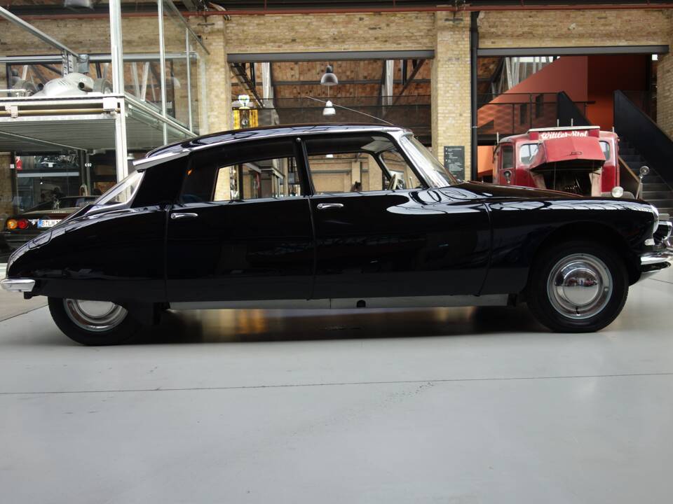 Image 6/30 of Citroën DS 19 (1959)