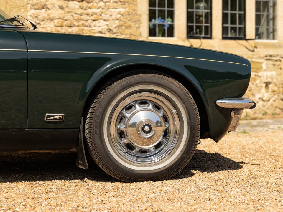 Bild 12/26 von Jaguar XJ 6 C 4.2 (1977)