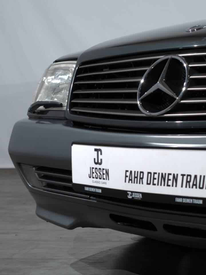 Image 13/56 de Mercedes-Benz 500 SL (1993)