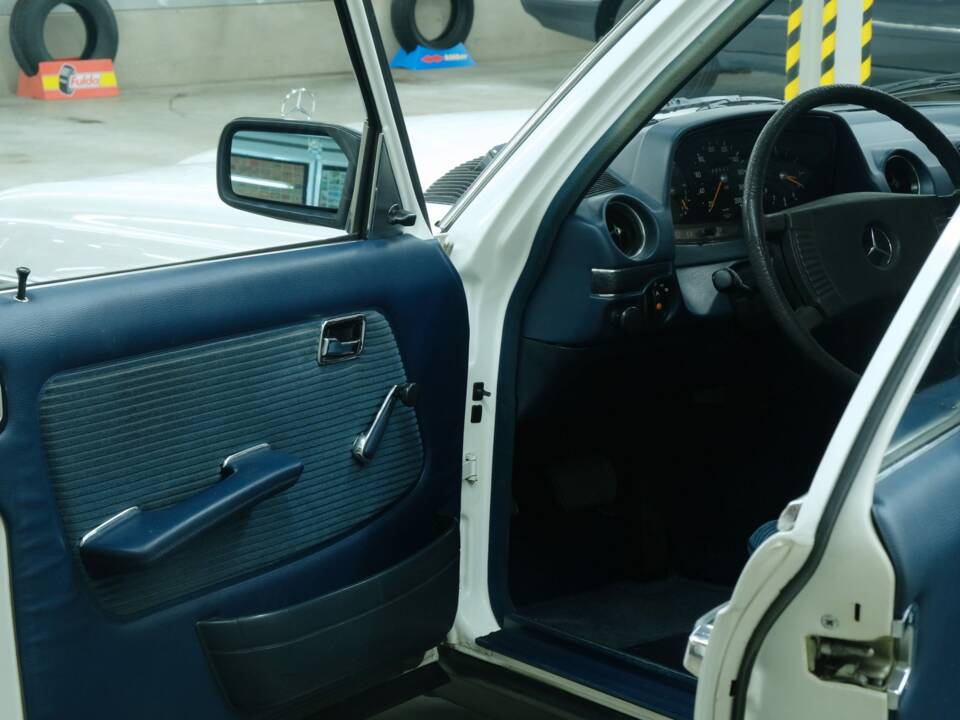 Bild 19/50 von Mercedes-Benz 230 (1977)