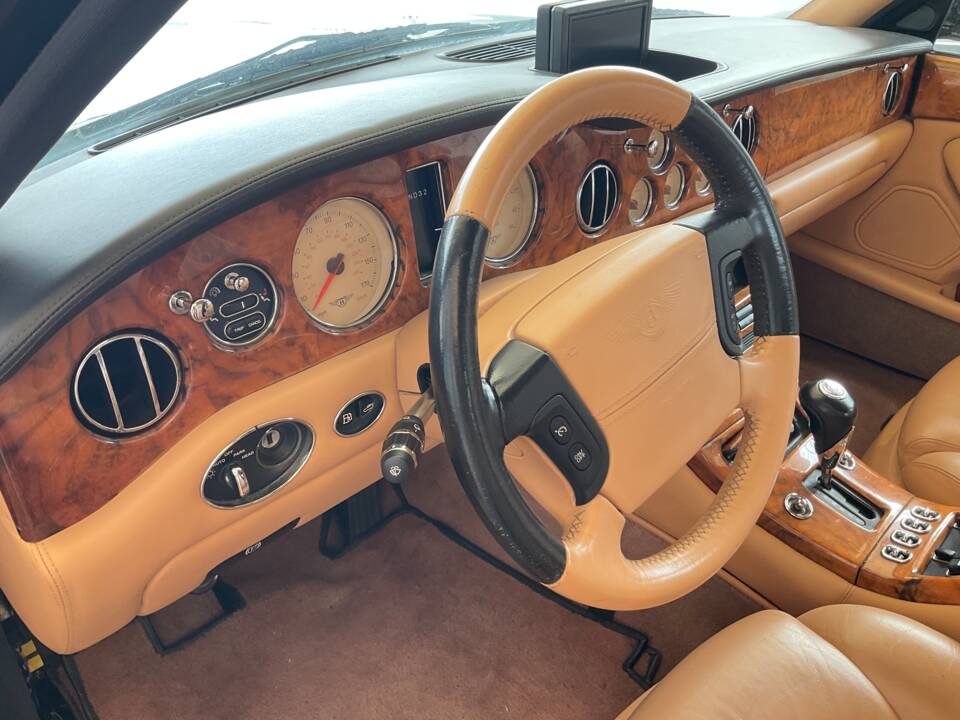 Bild 14/31 von Bentley Arnage Red Label (2000)