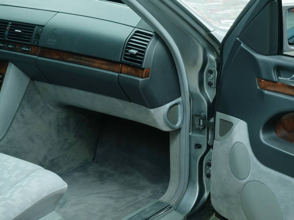 Bild 26/50 von Mercedes-Benz 300 SE (1992)
