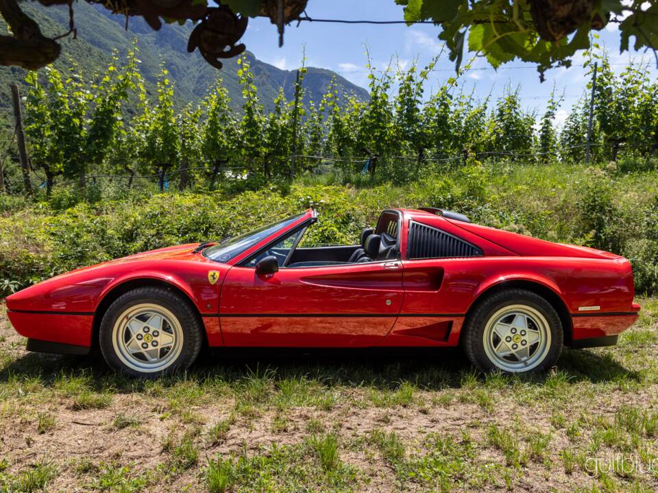 Image 3/73 of Ferrari 208 GTS Turbo (1989)