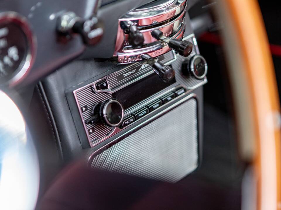 Image 16/22 of Aston Martin DB 5 (1964)