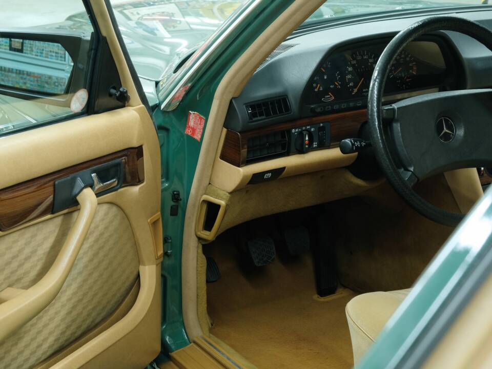 Bild 39/50 von Mercedes-Benz 260 SE (1990)